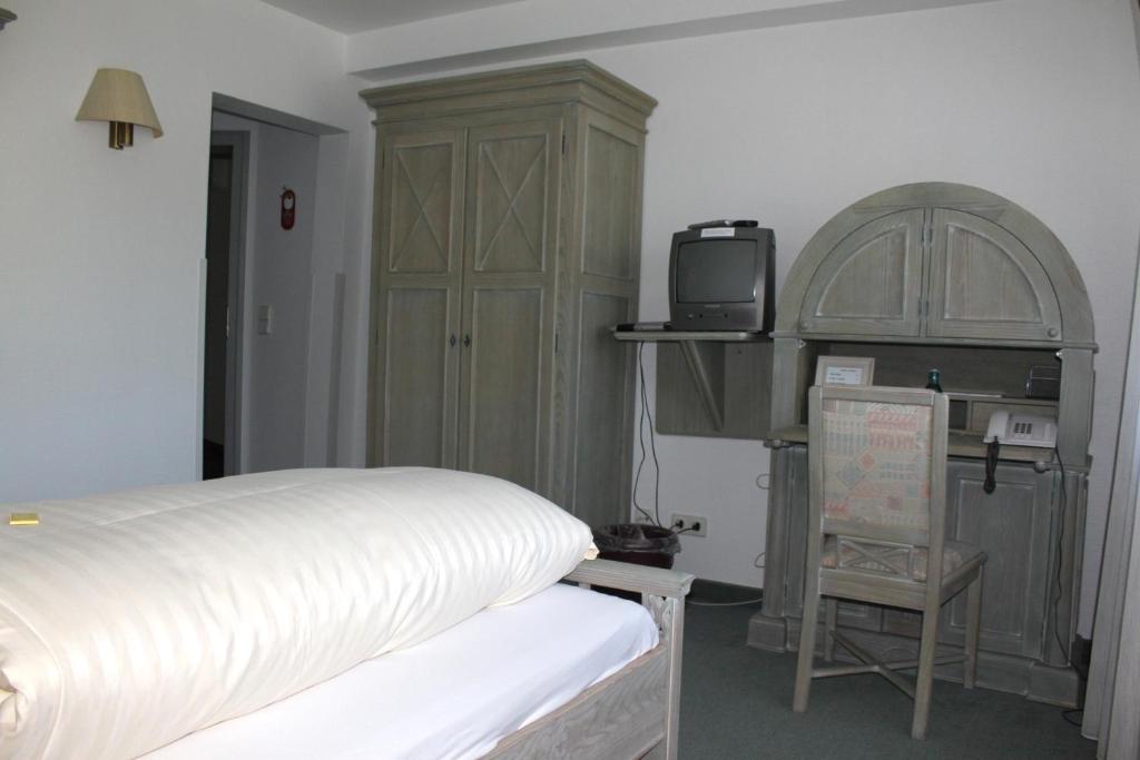 Schloss Neuburg Hotel Mosbach  Quarto foto